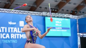 sella viola clavette ph simone ferraro sfa01122 copia